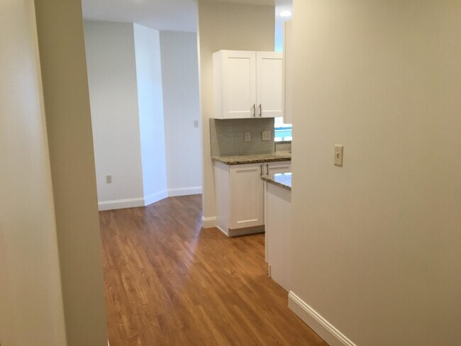 Building Photo - 875 Elm St