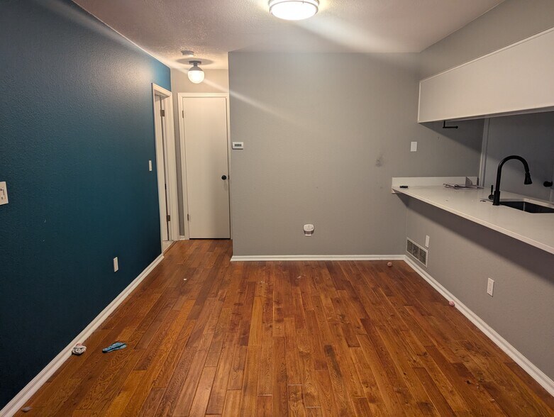 Building Photo - 6241 Willow Ln
