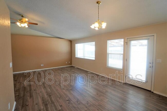 Building Photo - 452 S Jolinda Ave