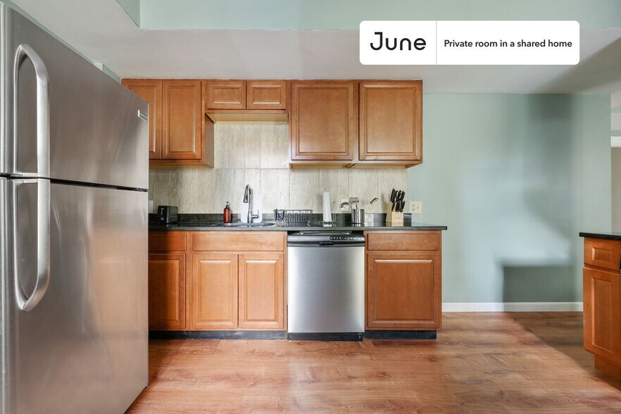 Building Photo - Room in Shared 4 bed/1 bath home