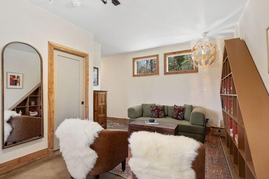 Building Photo - 17097 Lake Sequoyah Dr