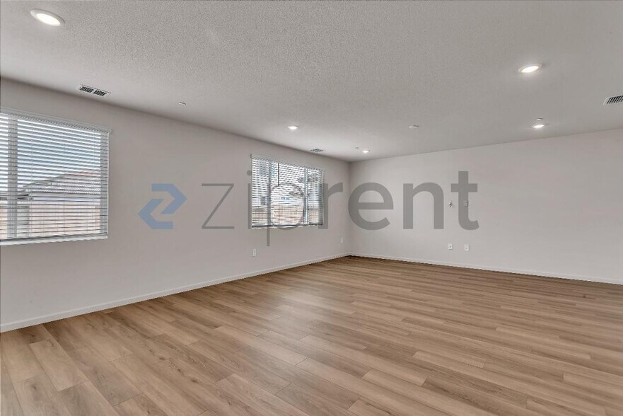 Building Photo - 1790 Haines Ave