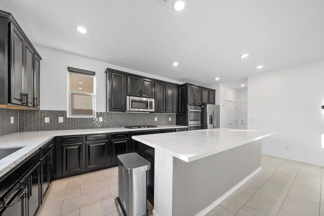 Building Photo - 713 Foreign Reef Wy