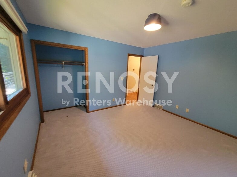 Building Photo - 5408 Creekview Ln-