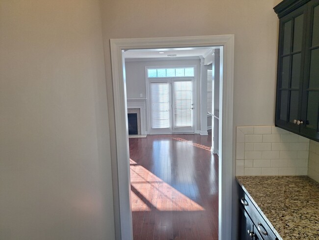 Building Photo - MARCH MOVE IN SPECIAL - $300 off FIRST FUL...