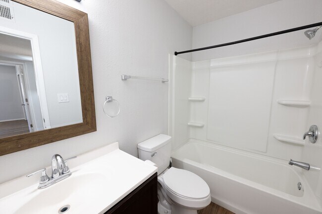 Building Photo - 309 Whispering Sands Ct SE