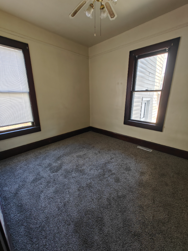 Building Photo - 422 N Maple Ave