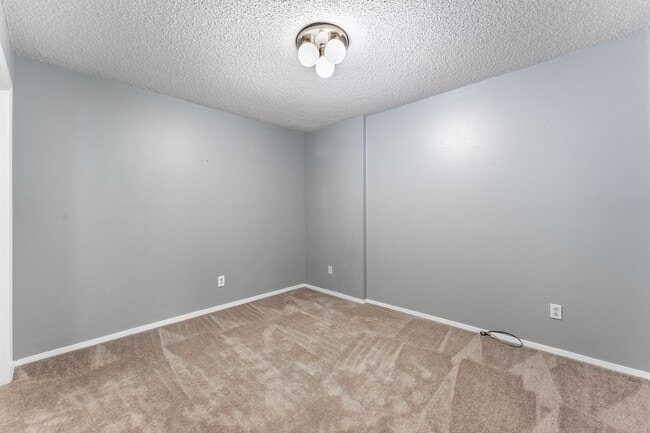 Building Photo - 26 Dogwood Dr