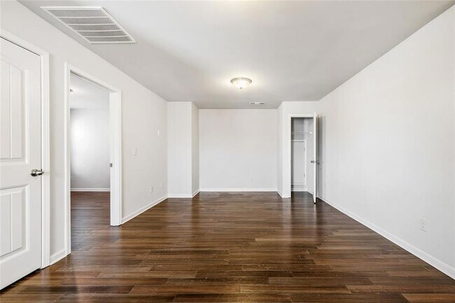 Building Photo - 6623 Rivergreen Rd