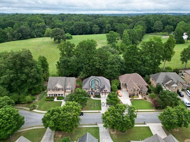 Building Photo - 5 Bedroom House in gated community in Duluth, GA.