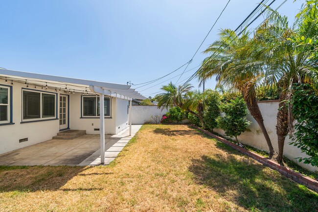 Building Photo - Beautiful Hawthorne Rental In Hollyglen!