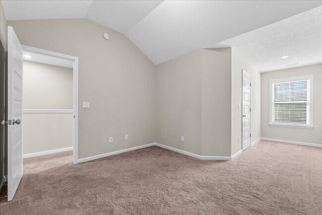 Building Photo - 1071 Linsmore Ave