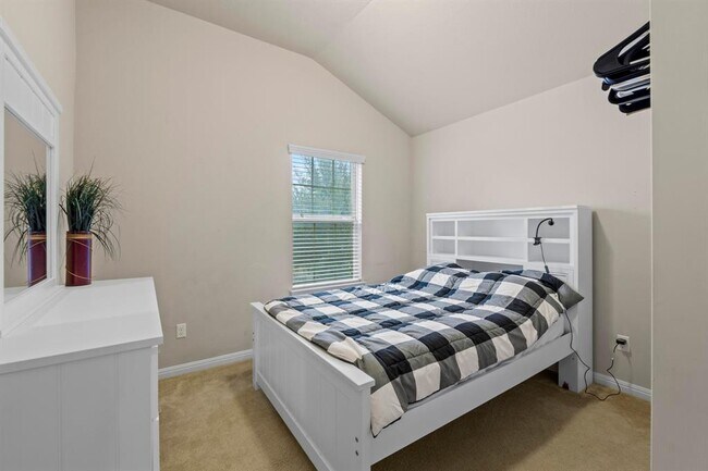 Building Photo - 112 David Duval Ct