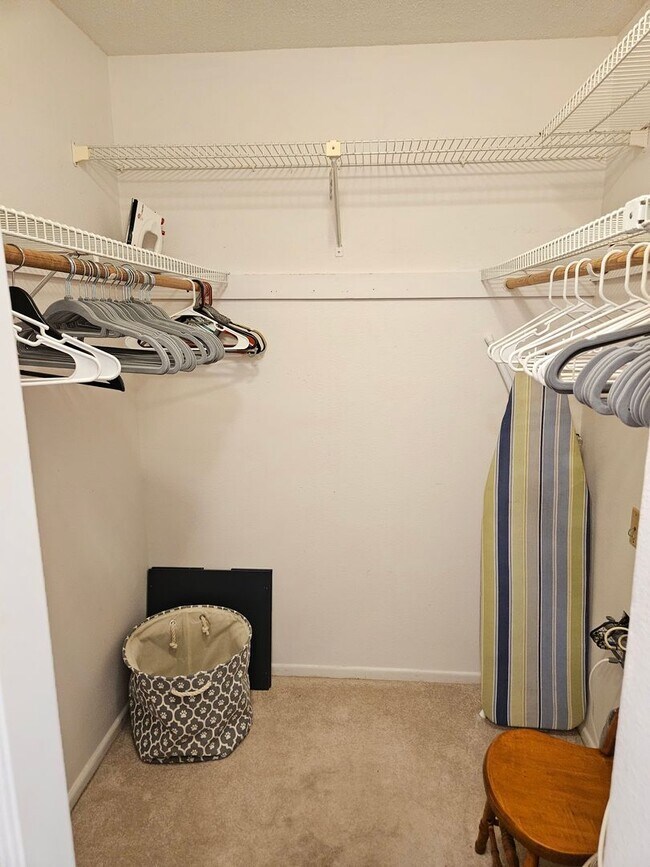 Building Photo - Seasonal Short-Term 2 Bedroom 2 Bathroom Second Floor Condo in Mission Lakes!