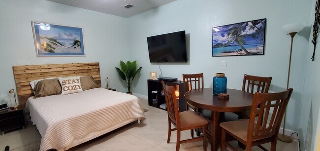 Building Photo - 5811 Crystal Rd