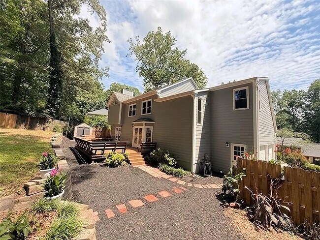 Building Photo - 2329 Milstead Cir NE