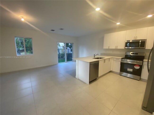 Building Photo - 3 bedroom in Pembroke Park FL 33023