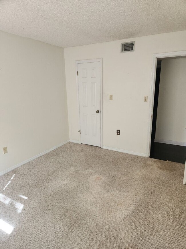 Building Photo - 3/2 Condo In +55 Community Leesburg