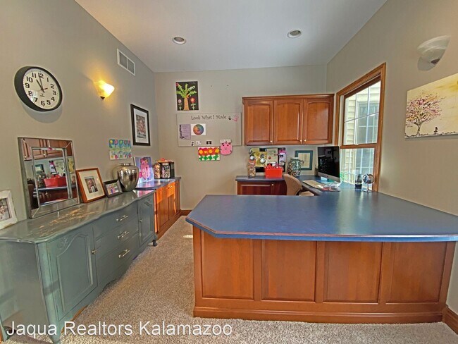 Building Photo - 4 br, 3.5 bath House - 7270 Owen Drive
