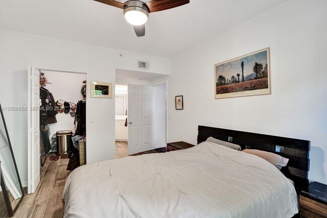 Building Photo - 2220 Tuscany Way