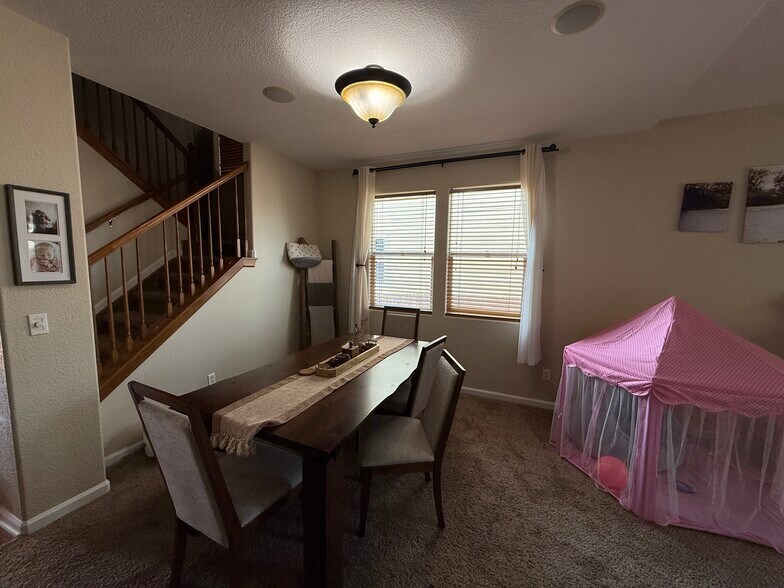 Building Photo - 2409 Capital Dr
