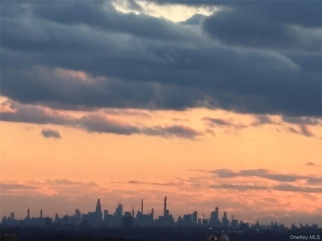 Building Photo - 1 Renaissance Square