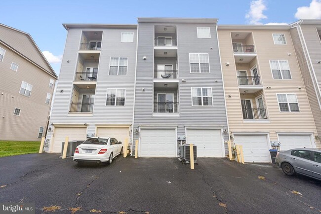 Building Photo - 2415 Rainswood Ln