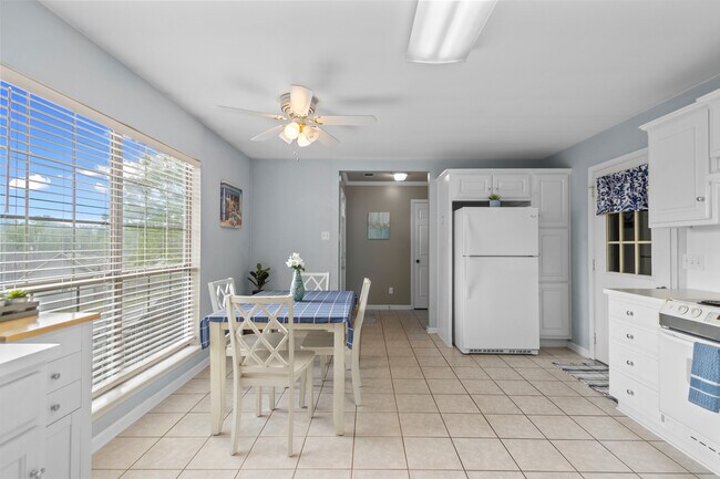 Building Photo - 135 Willow Grove Rd