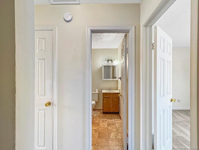 Building Photo - 5 Harpoon Ct