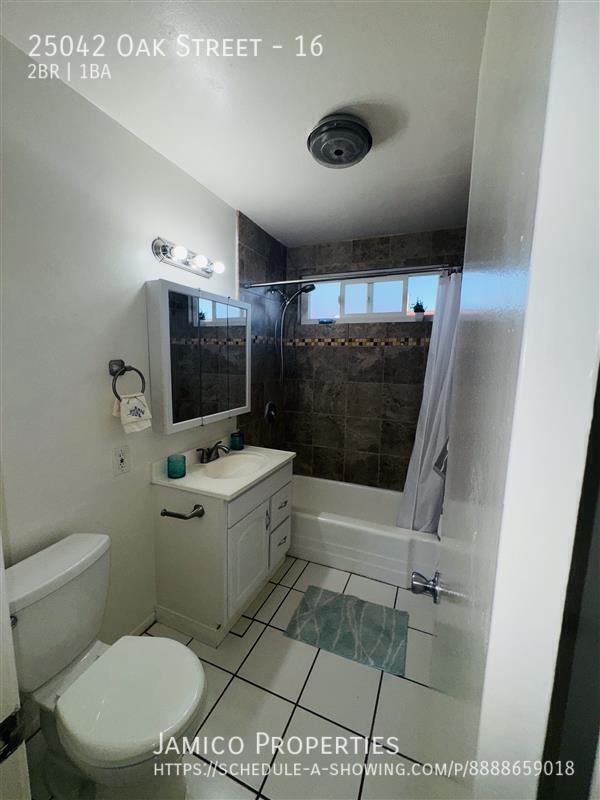 Building Photo - 25042 Oak St