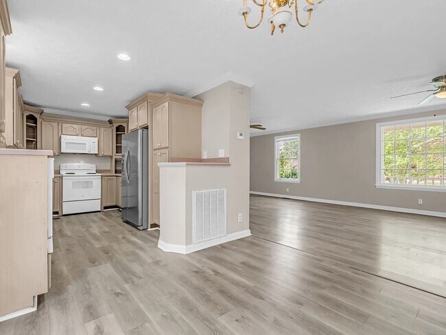 Building Photo - 101 Meadow Ln