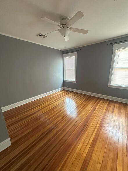 Building Photo - 2124 Lakeview Ave
