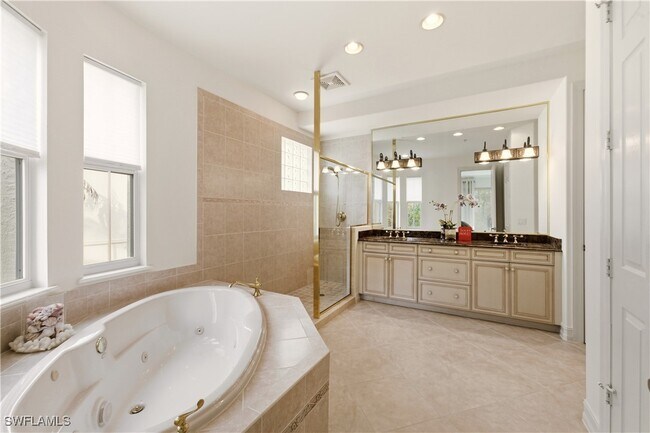 Building Photo - 2843 Tiburon Blvd E