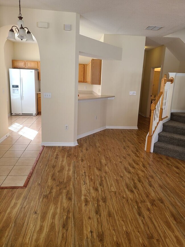 Building Photo - Spacious 3br 2.5ba Townhome in North Saint Petersburg