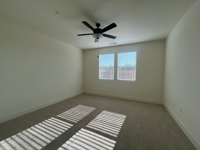 Building Photo - 2312 N Kayenta St
