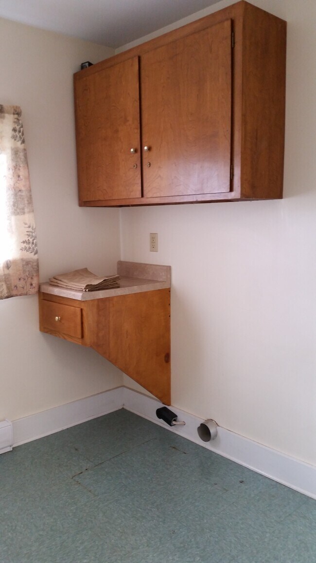 Washer dryer hook up - 720 W 3rd St