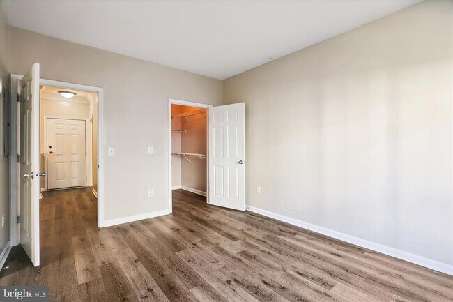 Building Photo - 4860 Eisenhower Ave