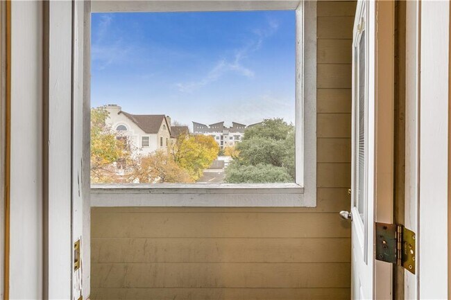 Building Photo - 2510 San Gabriel St