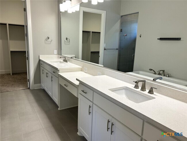 Building Photo - 6426 Clayton Ct