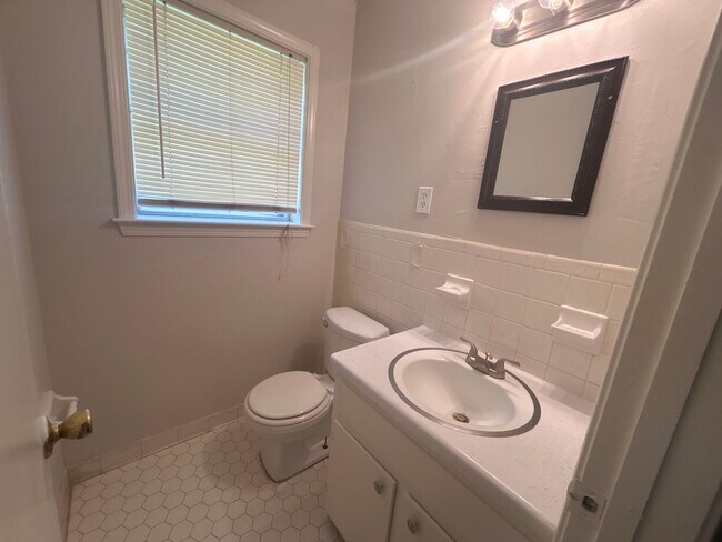 Building Photo - 3450 Glenshaw Dr