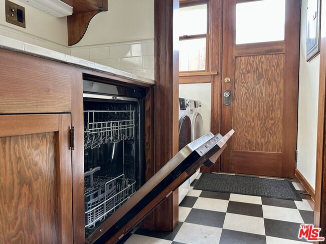 Building Photo - 750 N Edinburgh Ave