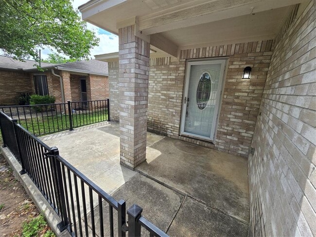 Building Photo - 2011 Garrison Dr