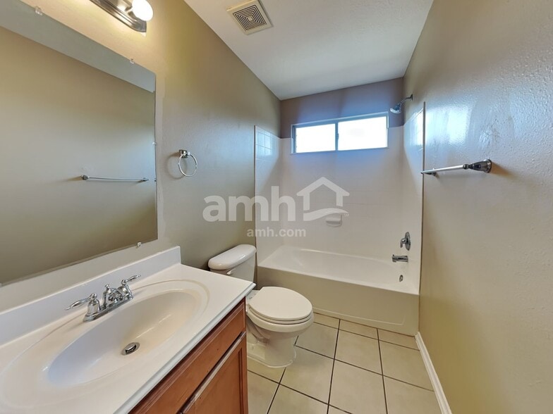 Building Photo - 8918 Farm Ridge Ln