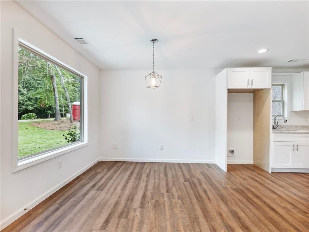 Building Photo - 8083 Beachwood Dr