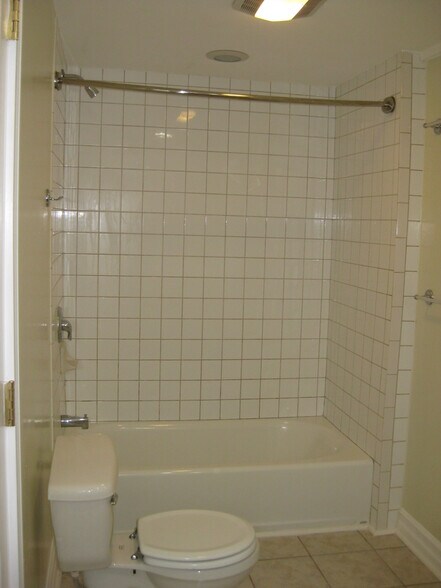 Building Photo - 54 Hartsen St