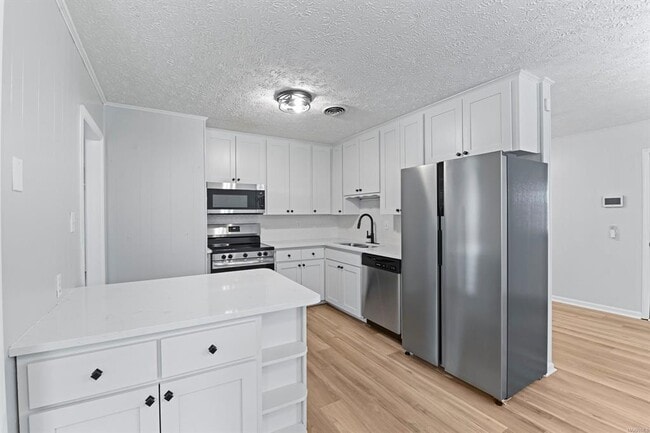 Building Photo - 111 Lori St