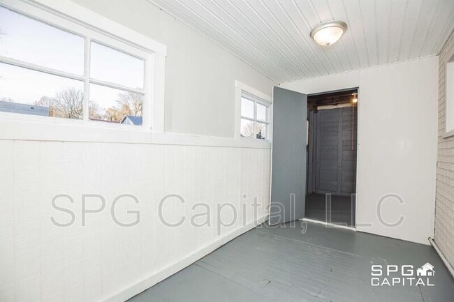 Building Photo - 427 Hood St