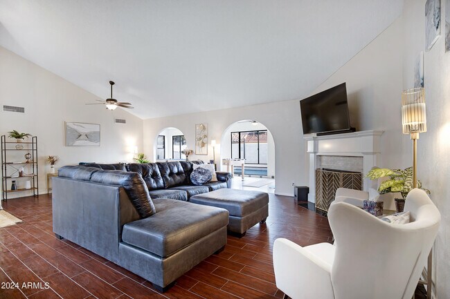 Building Photo - 5431 W Cochise Dr