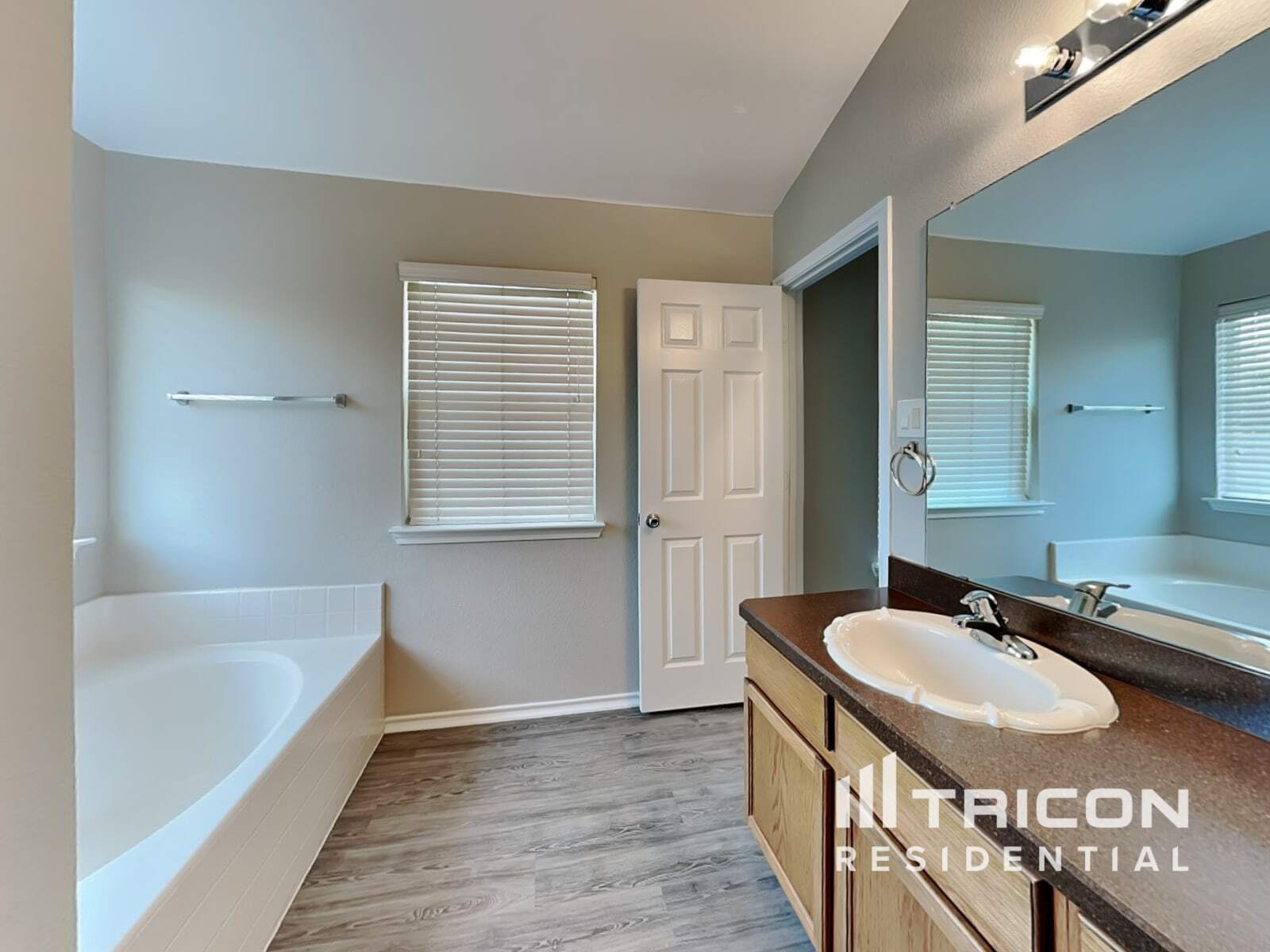 Building Photo - 1107 Longhorn Ln