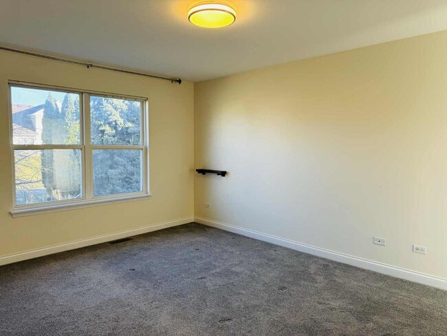 Building Photo - 425 Claire Ave